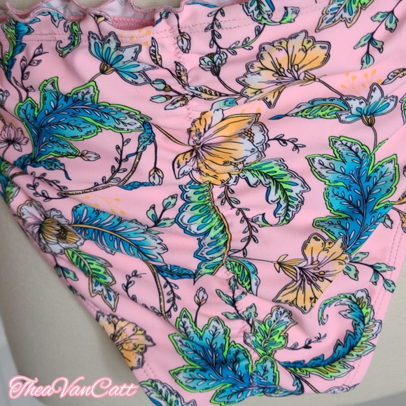 No boundaries pink floral vintage style ruffles ruched butt 2 pieces bikini set - Picture 7 of 10